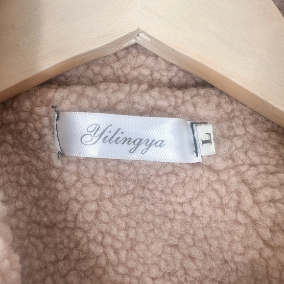 Black Puffer Vest with Tan Sherpa Collar Size L - Picture 6 of 11